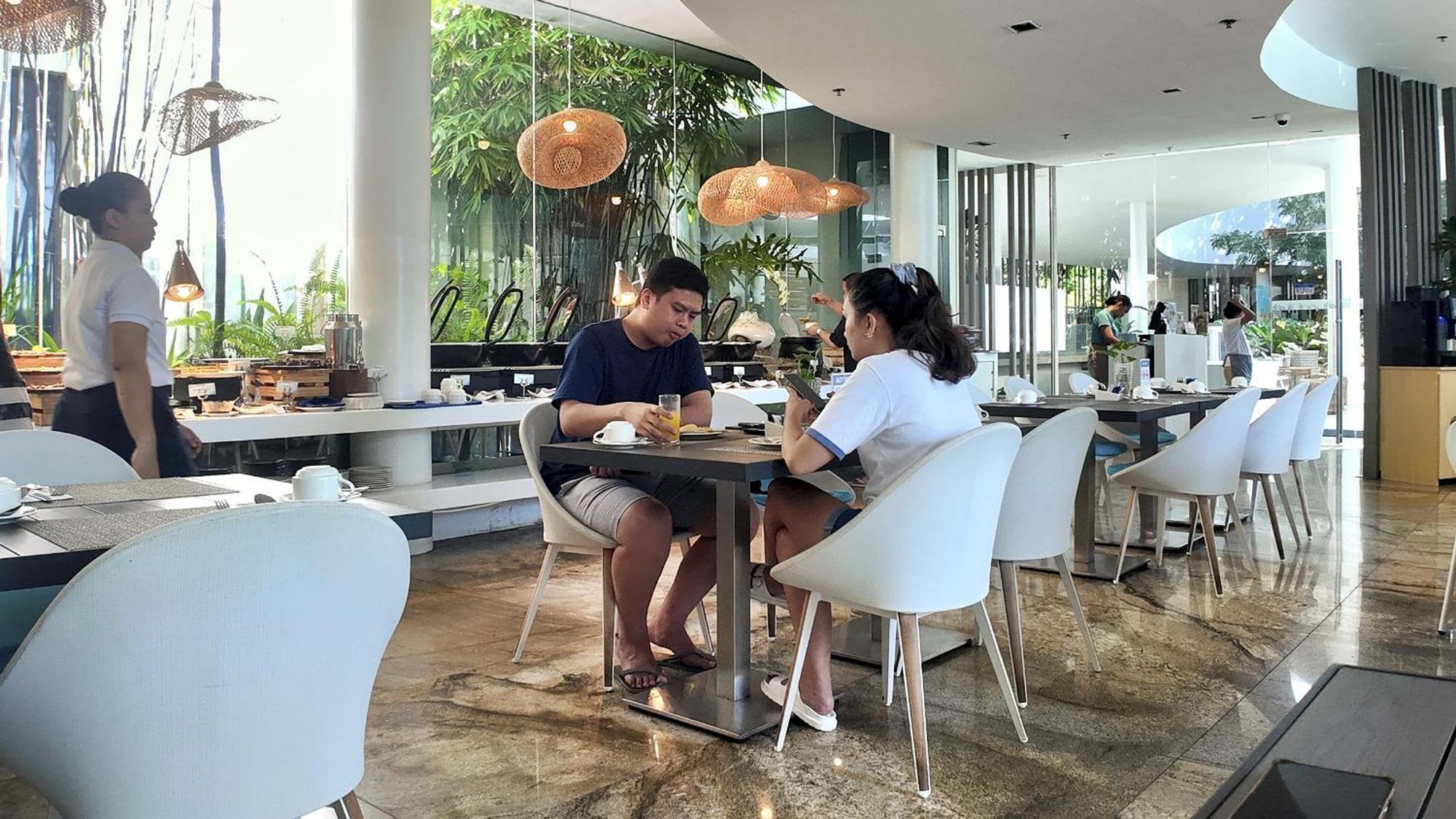 Dominiks Stylish Resort Gem Ocean View Pool Queen Bed At Tambuli 8 Floor Fast Wifi Lapu-Lapu City Bagian luar foto