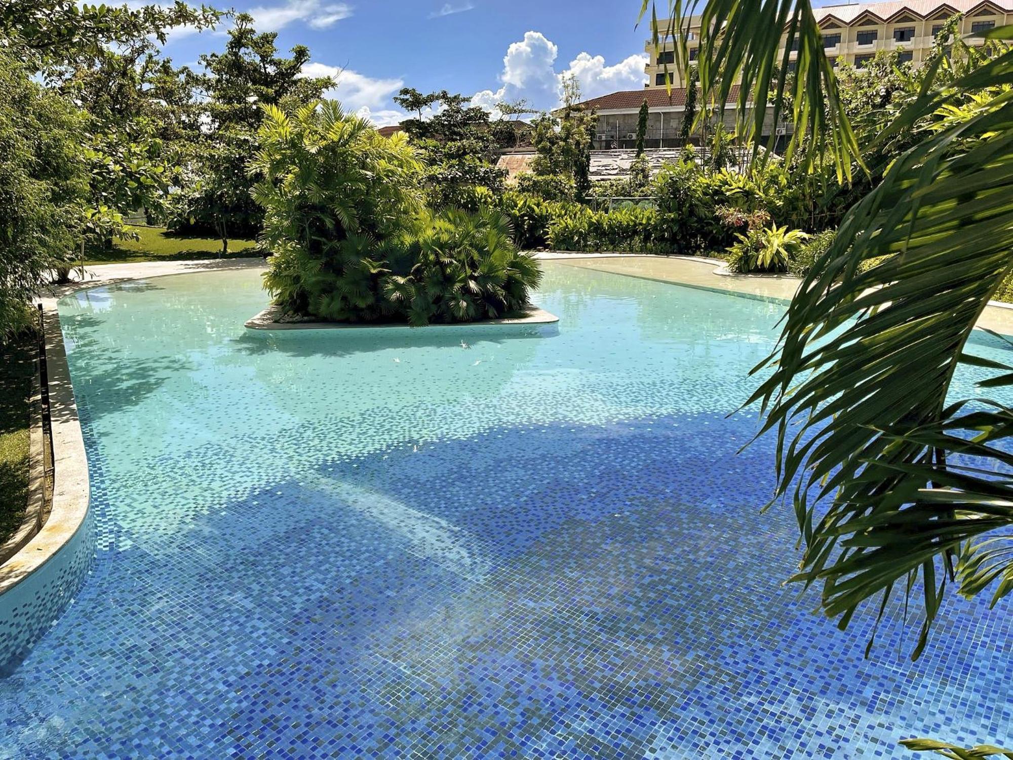 Dominiks Stylish Resort Gem Ocean View Pool Queen Bed At Tambuli 8 Floor Fast Wifi Lapu-Lapu City Bagian luar foto